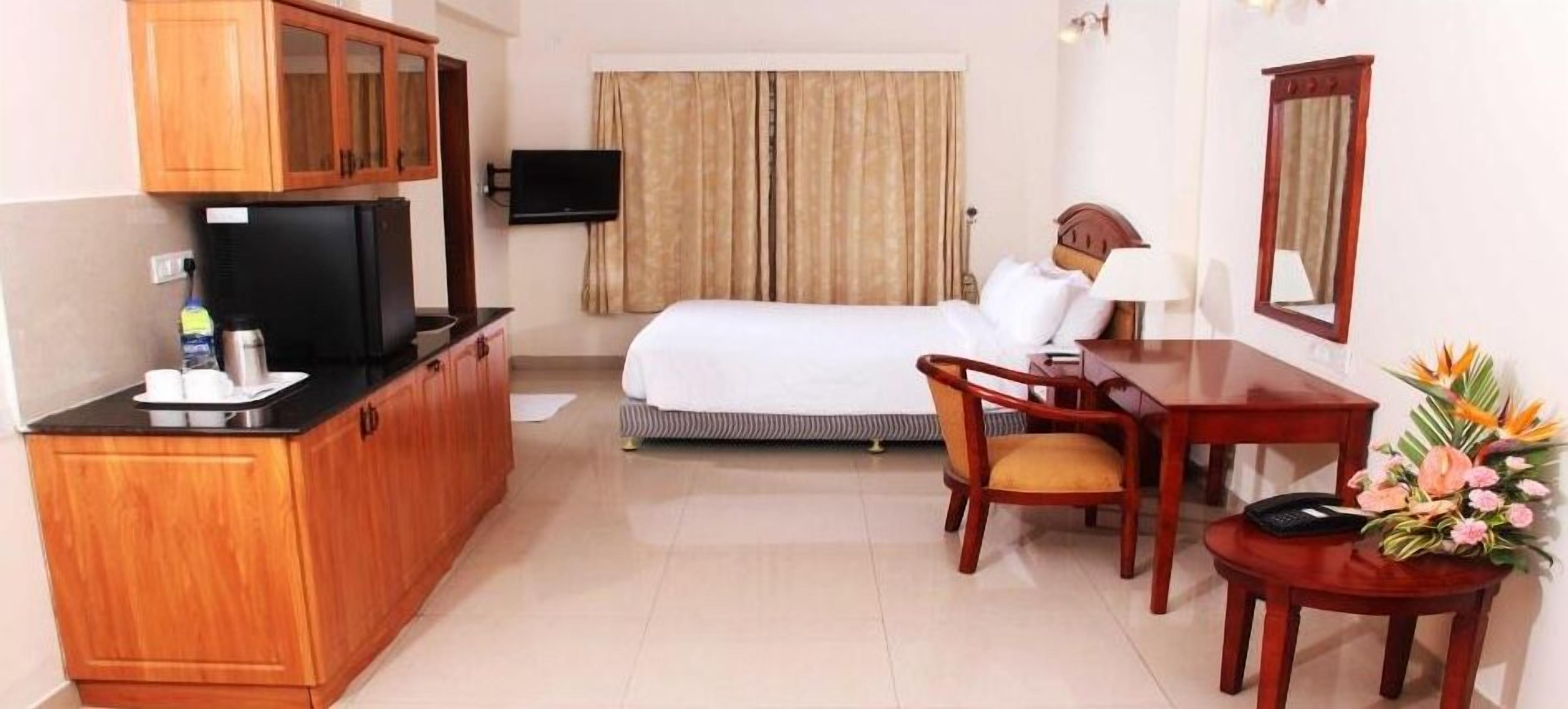 Minibar, in-room safe, individually decorated, individually furnished