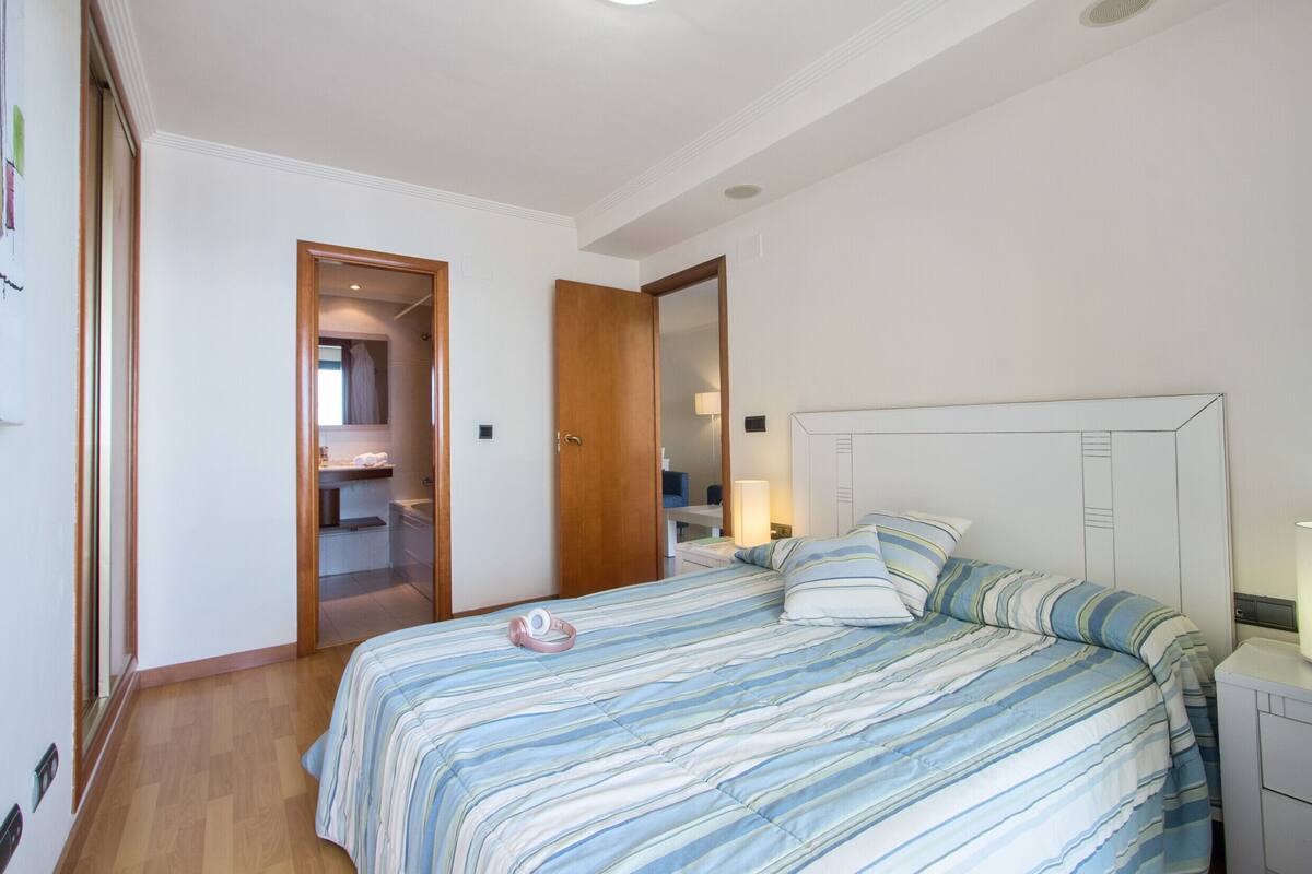 2 bedrooms, premium bedding, in-room safe, soundproofing
