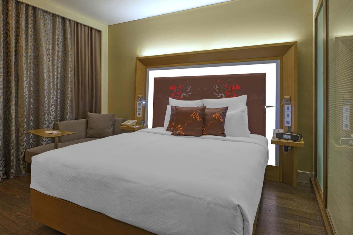 1 bedroom, premium bedding, down duvets, minibar