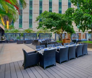 2 restaurants servant le petit déjeuner, spécialités Cuisine au barbecue