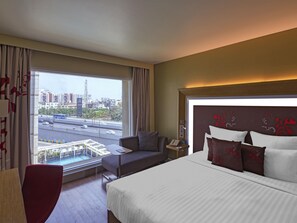 Ropa de cama de alta calidad, edredones de plumas, minibar y caja fuerte