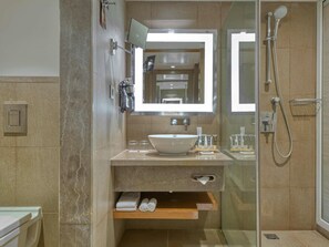 Premium bedding, down duvets, minibar, in-room safe - Novotel Bengaluru Outer Ring Road (Bengaluru)