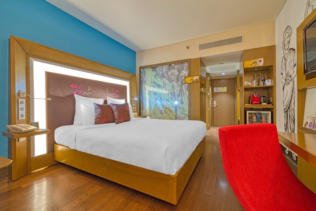 1 bedroom, premium bedding, down comforters, minibar