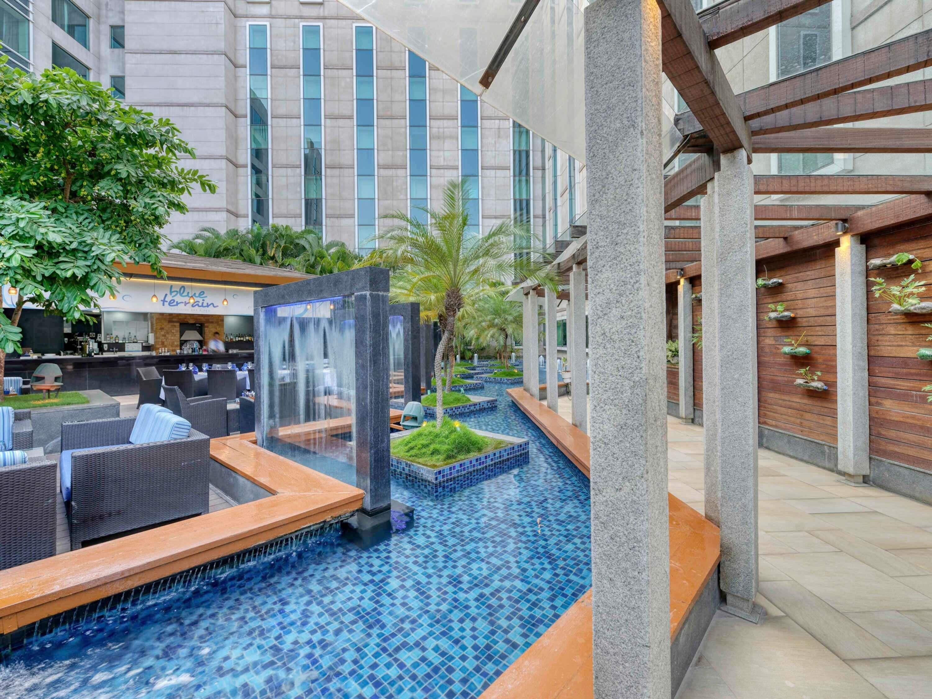 2 间餐厅，供应早餐、午餐和晚餐，烤肉