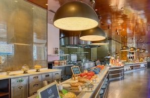 TĂ€gliches FrĂŒhstĂŒcksbuffet (1299 INR pro Person)