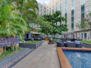 2 restaurants, breakfast, lunch, dinner served; barbecue - Novotel Bengaluru Outer Ring Road (Bengaluru)