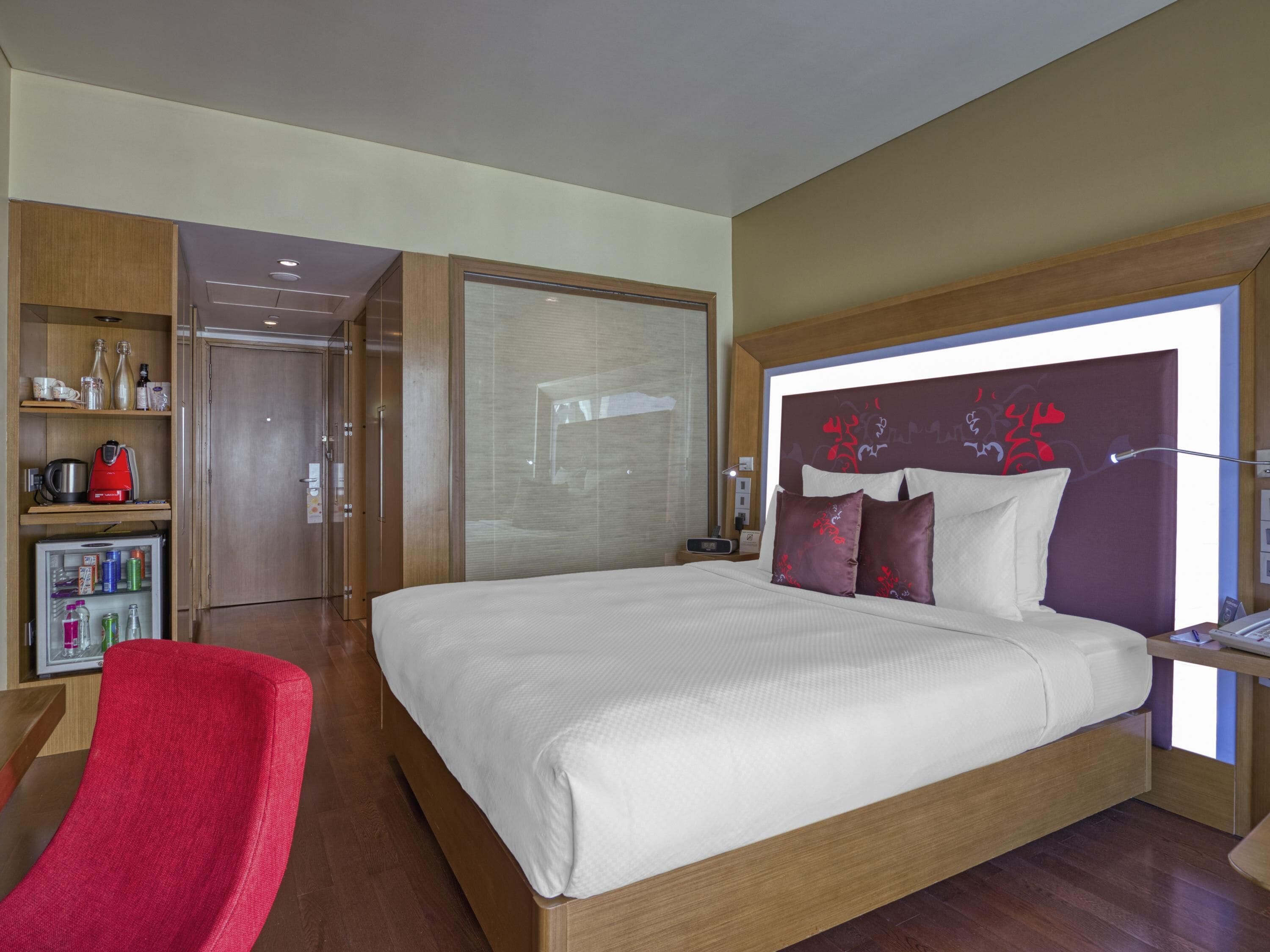 Premium bedding, down comforters, minibar, in-room safe