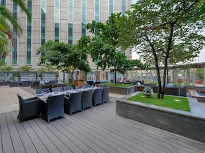2 restaurants, breakfast, lunch, dinner served; barbecue