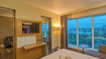 Executive Suite, 1 Double Bed | 1 bedroom, premium bedding, down comforters, minibar