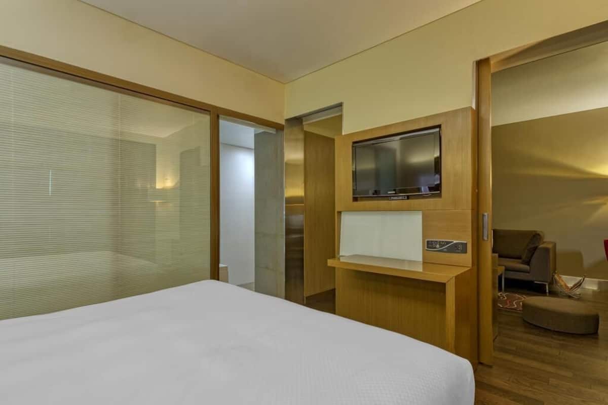 Svit Executive - 1 dubbelsäng | Sängtillbehör av högsta kvalitet, duntäcken och minibar