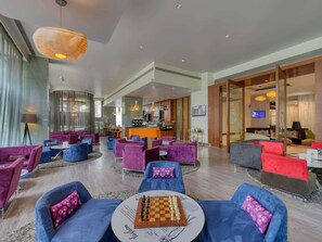 2 restaurants, breakfast, lunch, dinner served; barbecue - Novotel Bengaluru Outer Ring Road (Bengaluru)