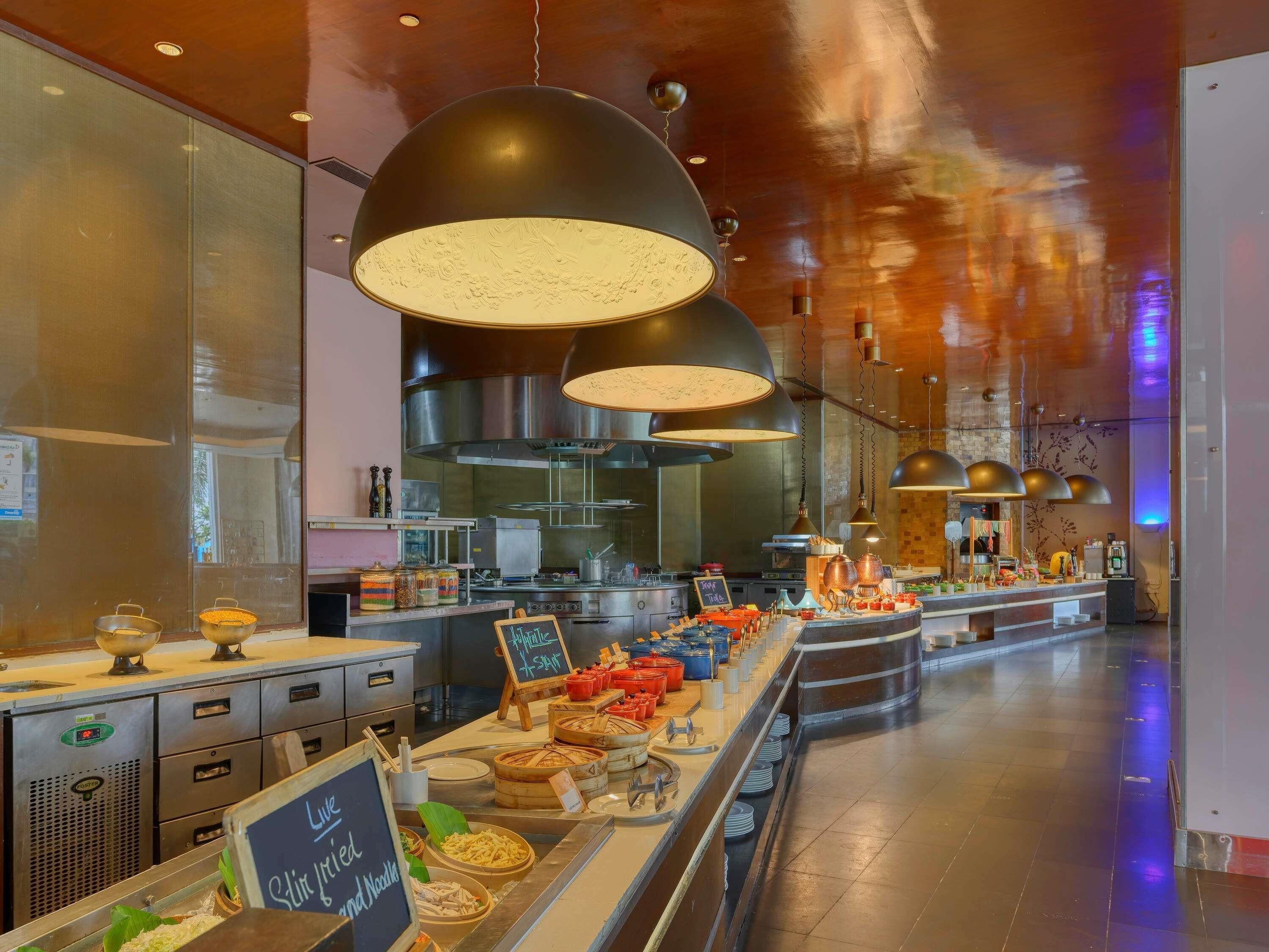 2 间餐厅，供应早餐、午餐和晚餐，烤肉