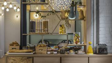 Desayuno buffet (EUR 15 por persona)