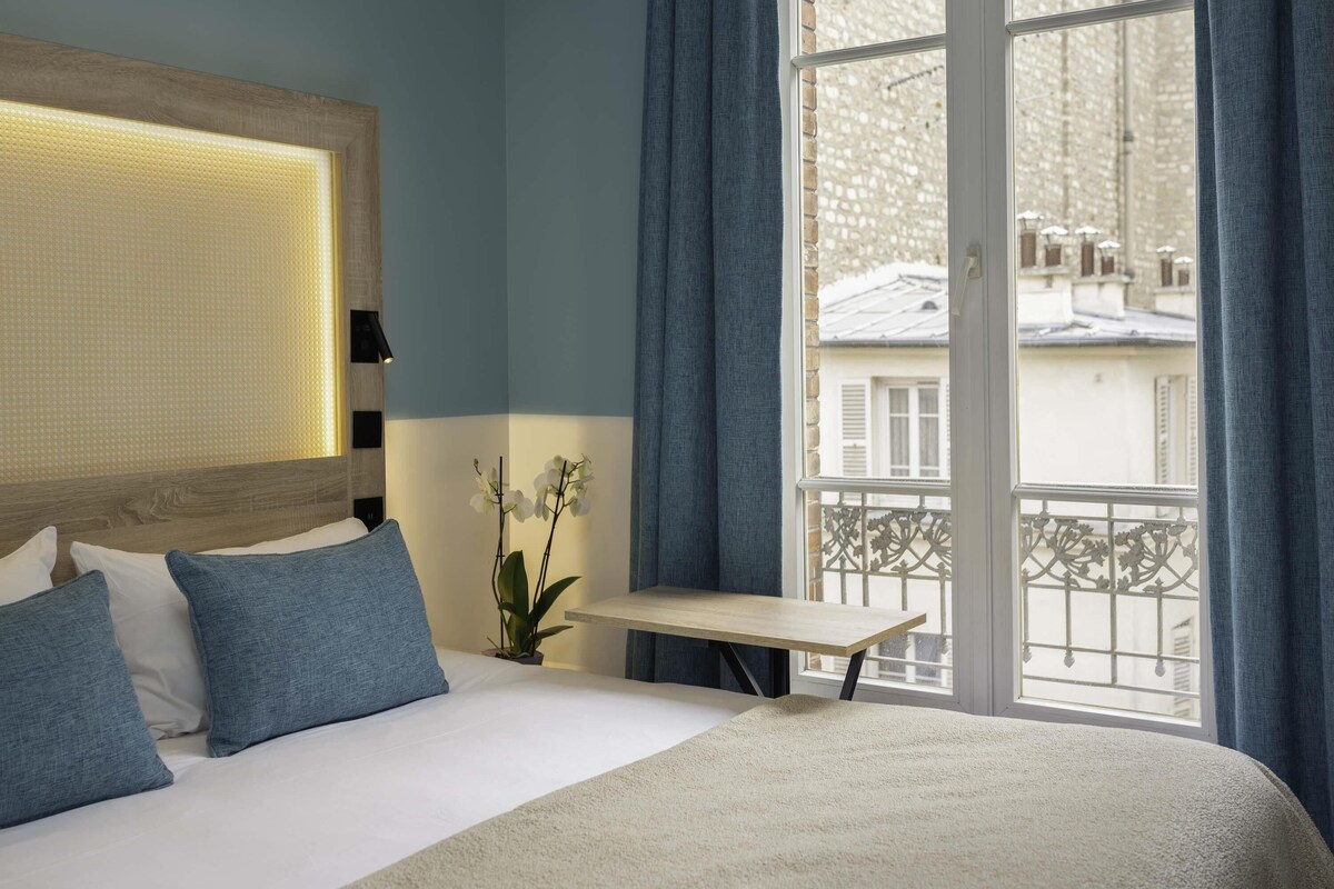 Standardsuite - flere senge | Premium-sengetøj, senge med topmadrasser, skrivebord, lydisolering