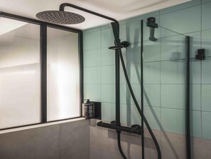 Peralatan tempat tidur premium, tilam berlapik, meja, kalis bunyi 