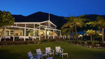 Façade de lâhĂ©bergement - soirĂ©e/nuit