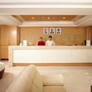 Lobby sitting area - Discovery Hotel (Phnom Penh)