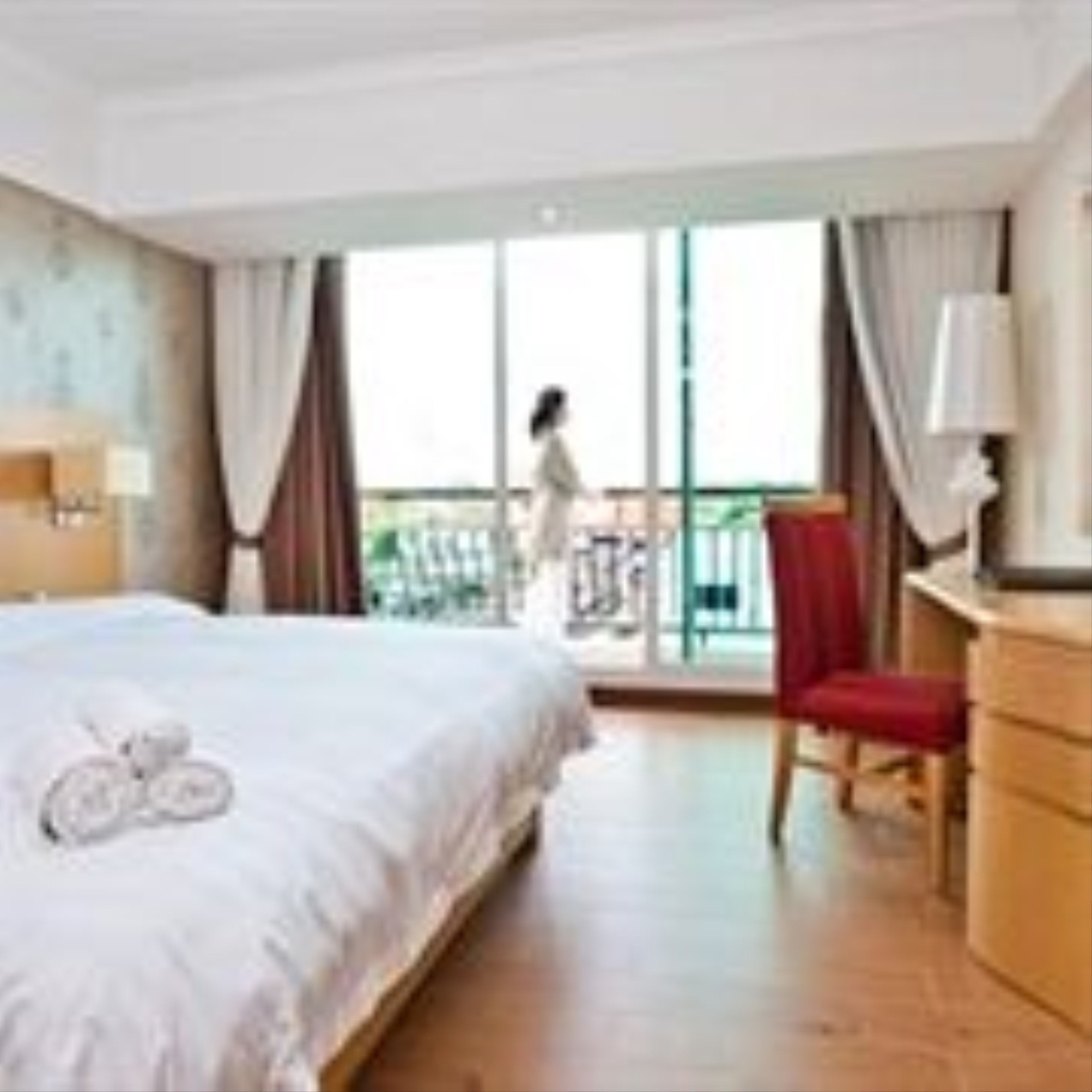 business double room, 1 king bed, ensuite, city view | select comfort beds, minibar, in-room safe, desk