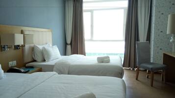 Business Twin Room, 1 Bedroom, Ensuite, City View | Select Comfort beds, minibar, in-room safe, desk