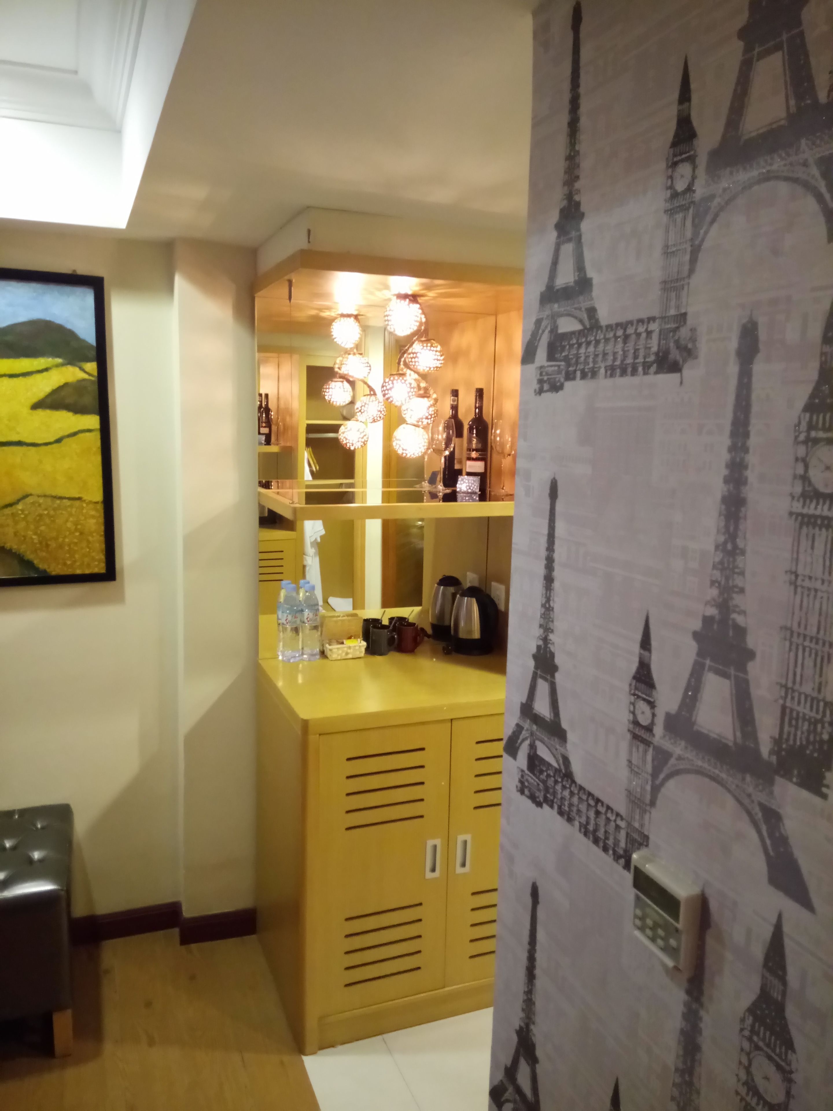 select comfort beds, minibar, in-room safe, desk