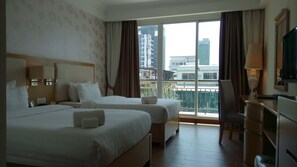 Select Comfort beds, minibar, in-room safe, desk - Discovery Hotel (Phnom Penh)