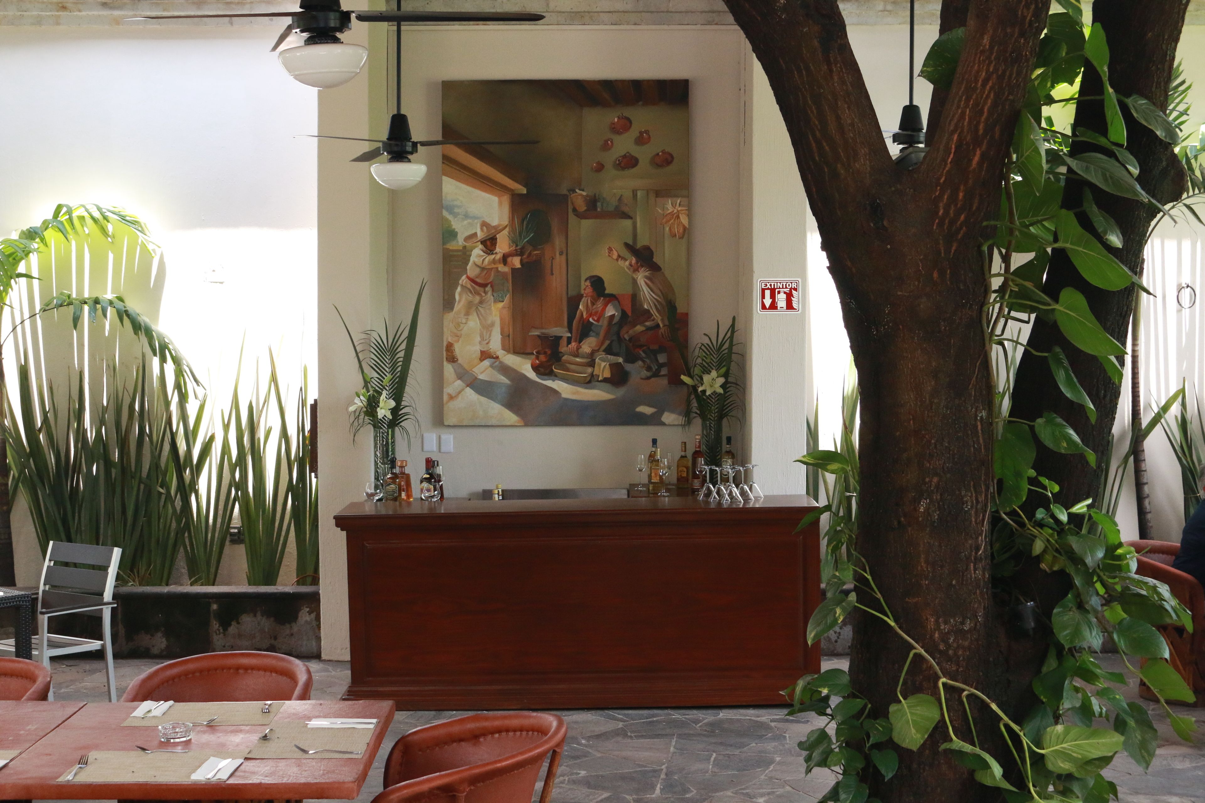 2 restaurants, breakfast, lunch, dinner served; mexican cuisine