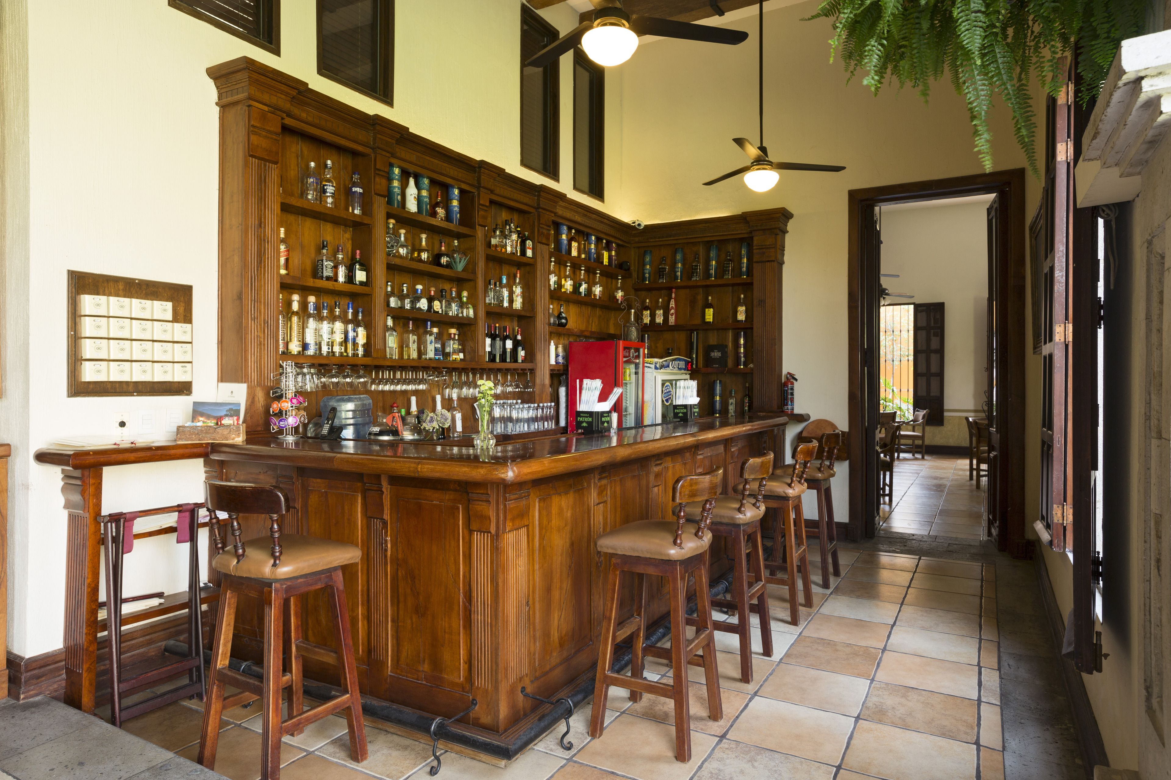 2 bars/lounges, poolside bar