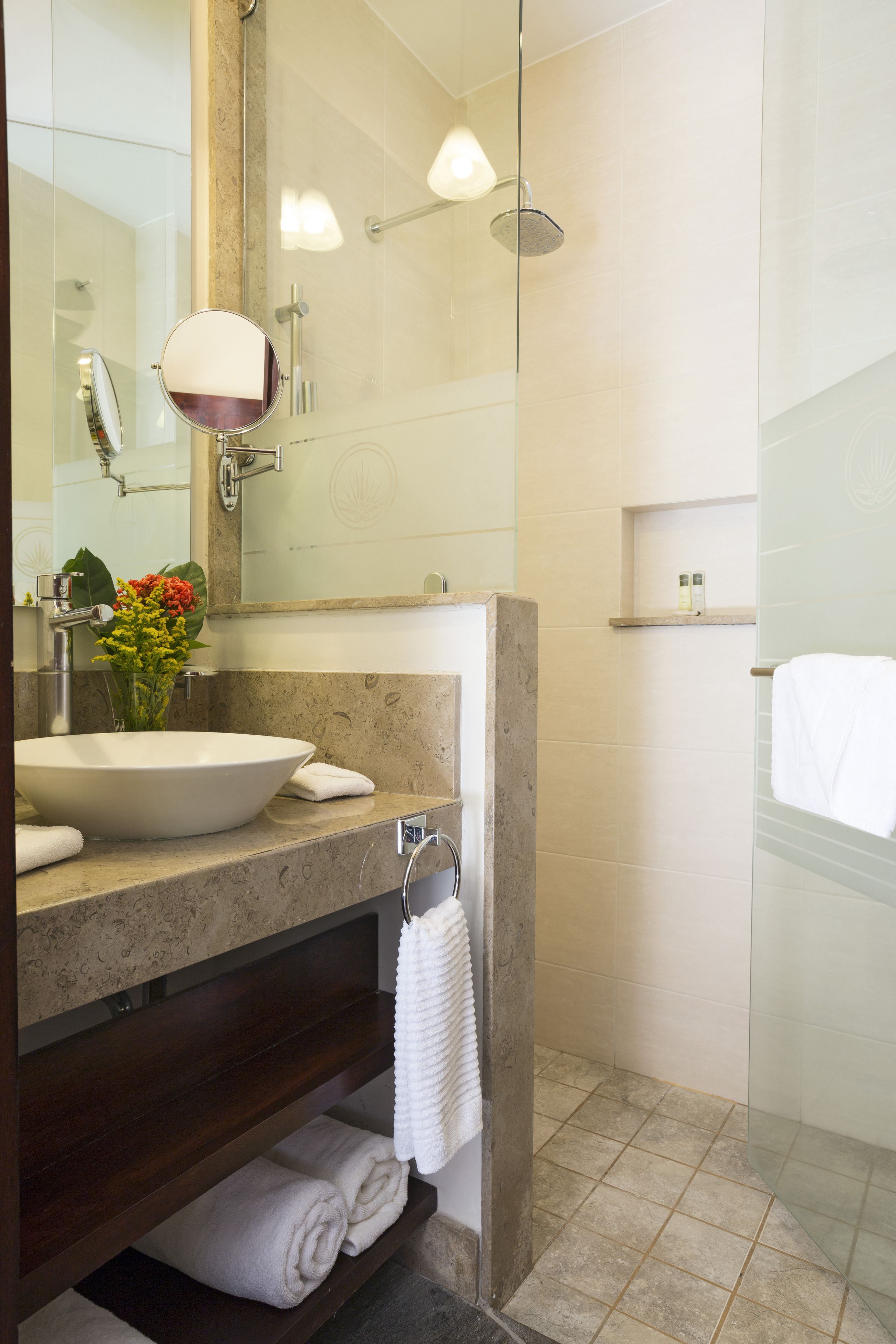 shower, rainfall showerhead, free toiletries, hair dryer