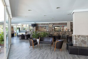 Poolside bar - Atlantis Palace Hotel (Mascali)