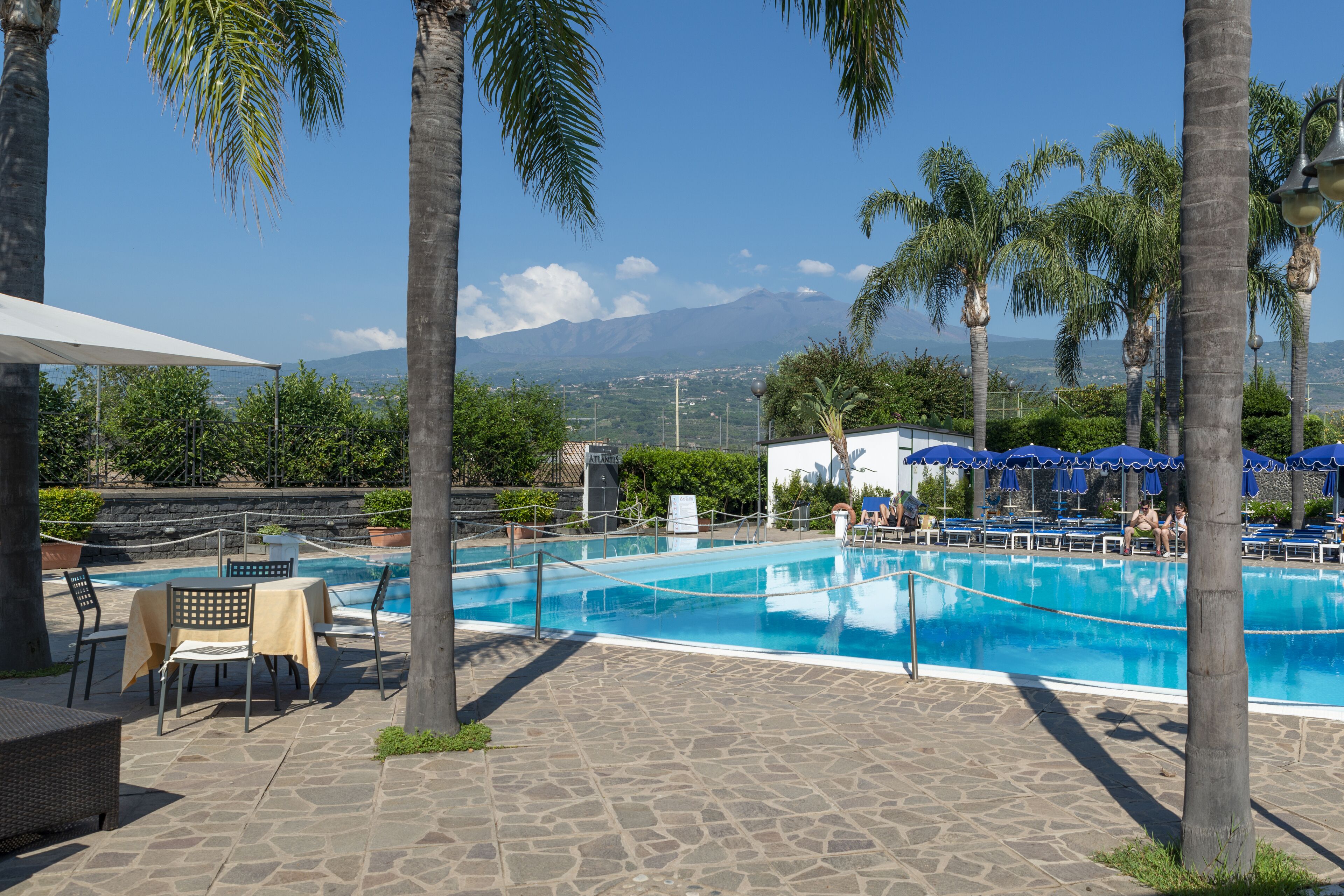 2 piscinas externas, guarda-sóis, espreguiçadeiras