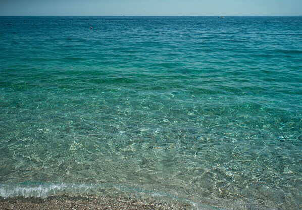 Private beach, sun-loungers, beach umbrellas, beach towels - Atlantis Palace Hotel (Mascali)