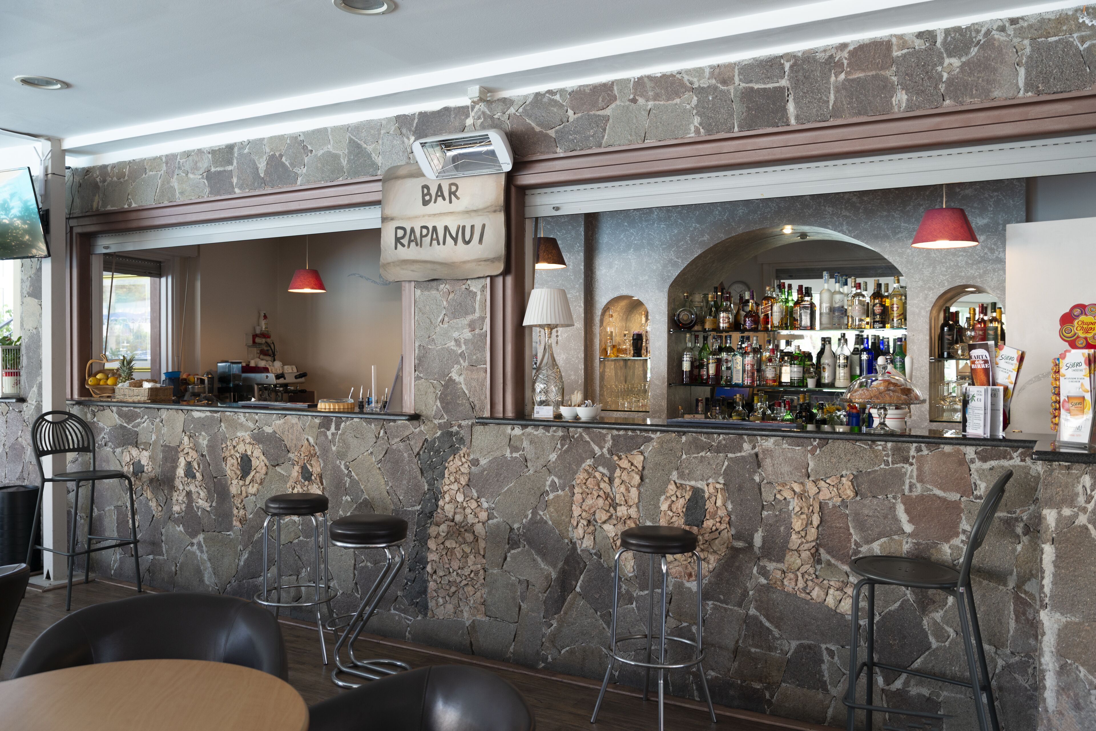 2 bars/lounges, poolside bar, beach bar