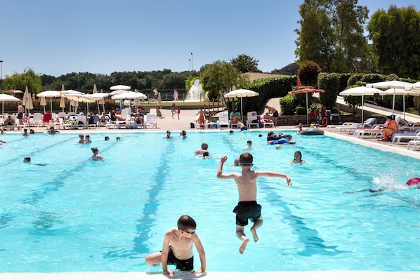 En säsongsöppen utomhuspool