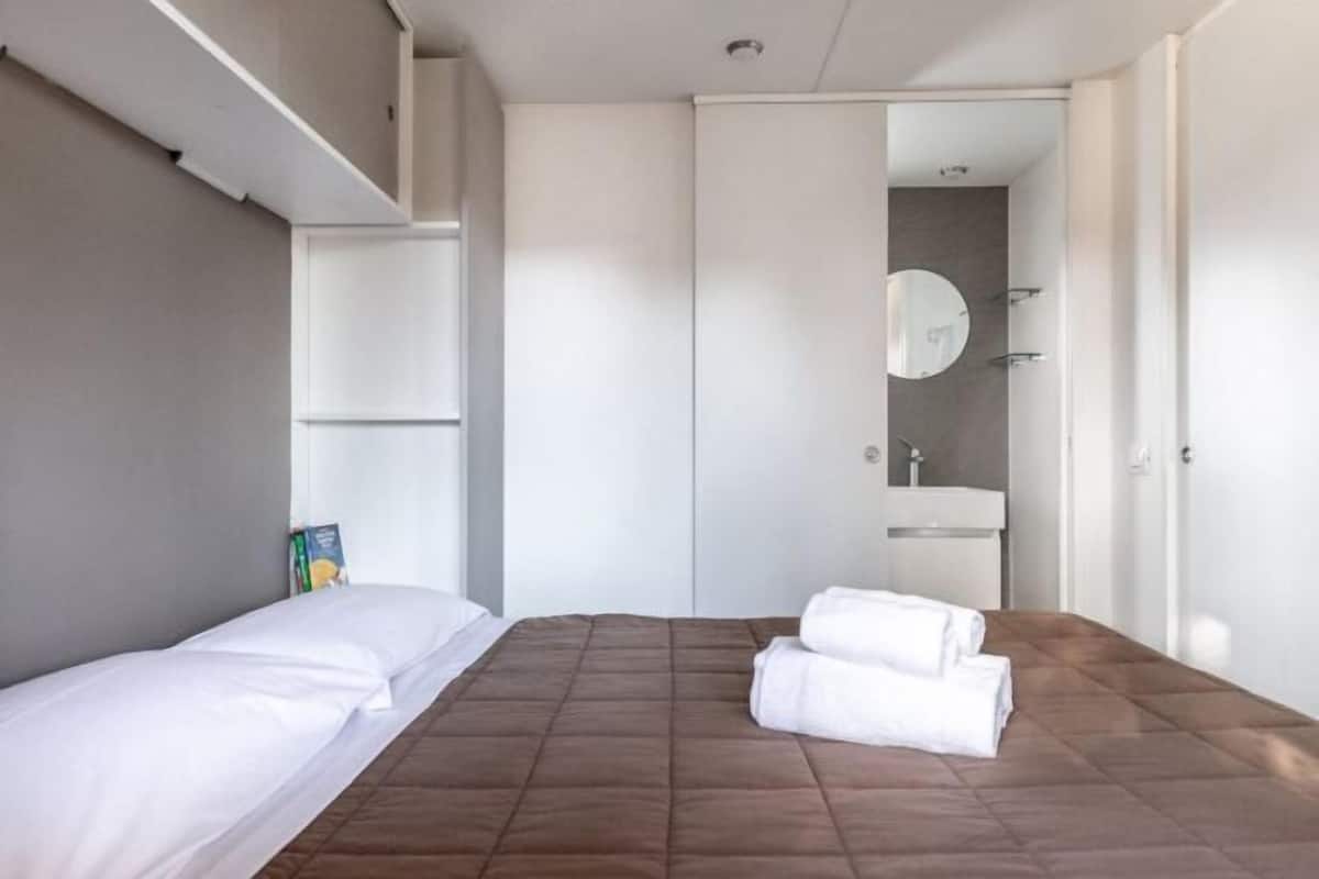 2 habitaciones y ropa de cama