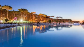 Kolam renang outdoor musiman