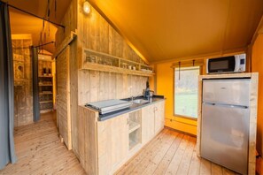 Tent, 3 Bedrooms | Private kitchen | Fridge