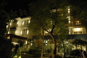 Façade de l’hébergement - soirée/nuit