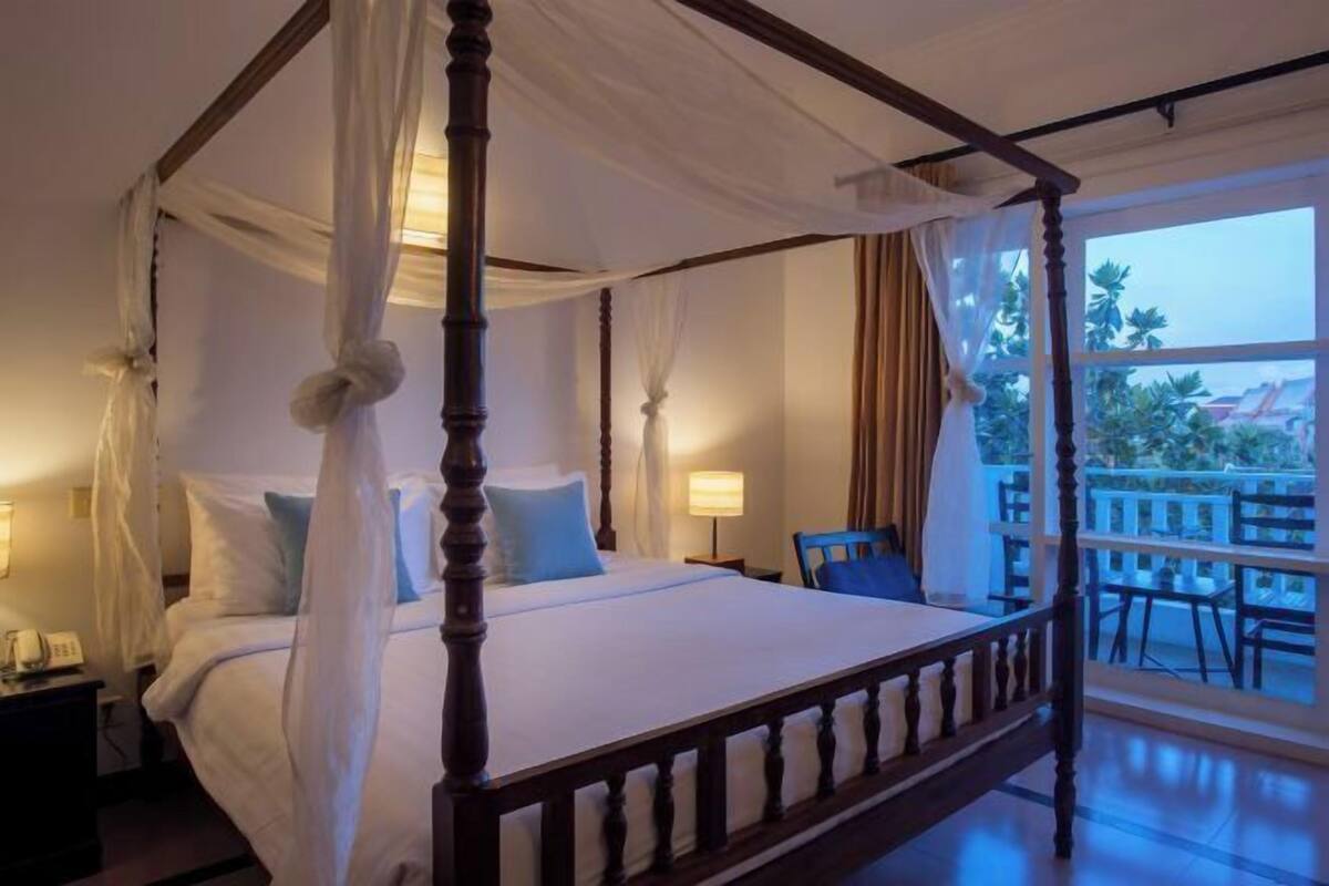 Premium bedding, pillowtop beds, minibar, in-room safe