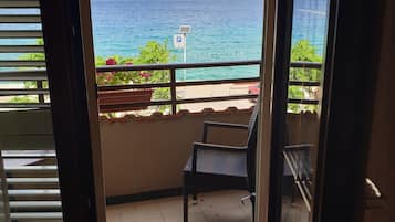 Chambre Triple, balcon, vue mer | Vue de la chambre