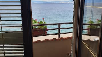 Habitación doble, balcón, vista al mar | Vista desde la habitación