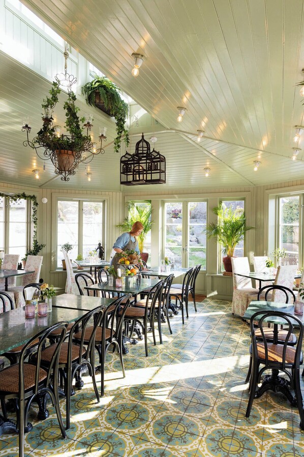 Breakfast served, garden views 