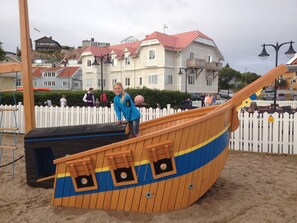 Children’s play area – outdoor