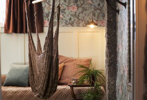 Romantic Hotel Room (basement)