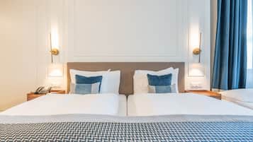Habitación familiar (Belle Etage) | Minibar, caja de seguridad en la habitación, wifi gratis y ropa de cama