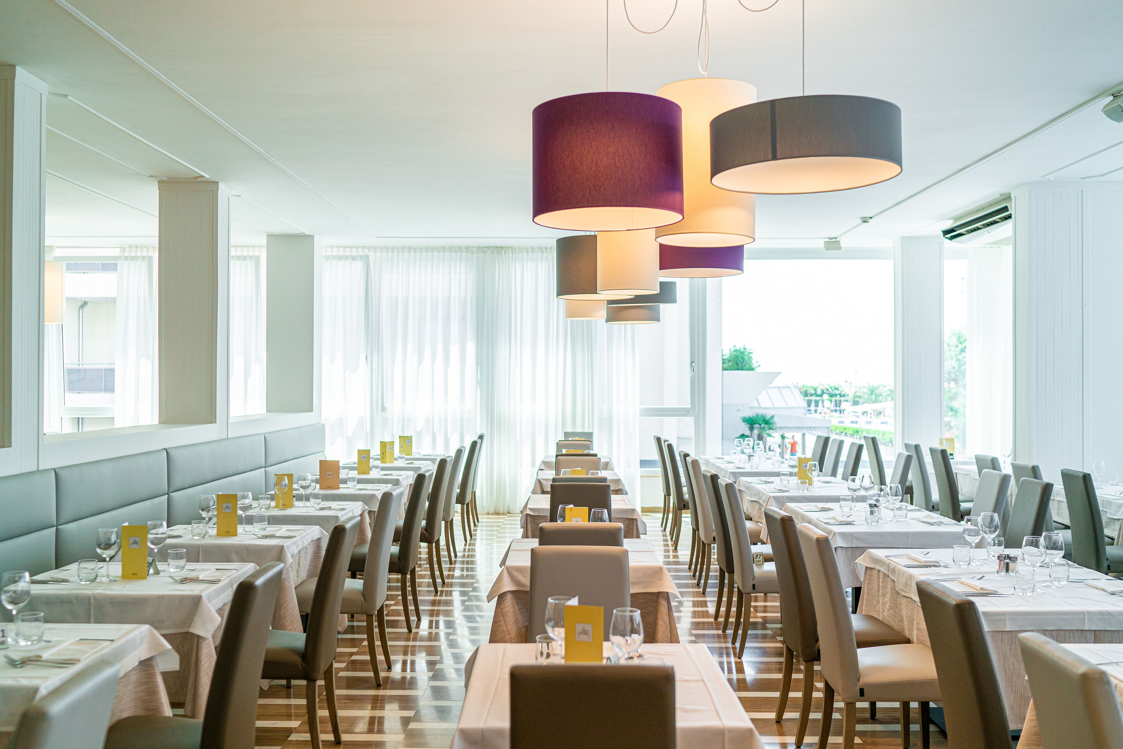 Petit déjeuner, déjeuner et dîner servis sur place