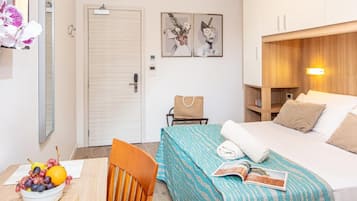 In-room safe, desk, free WiFi