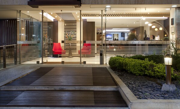 Lobby sitting area - Jazz Apartments (Bogotá)