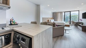 Deluxe Studio Suite, Park View | Premium bedding, down comforters, pillowtop beds, desk - Jazz Apartments Luxury Suites (Bogotá)