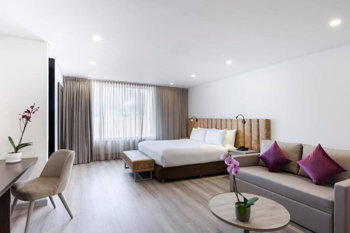 Studio Suite | Premium bedding, down comforters, pillowtop beds, desk
