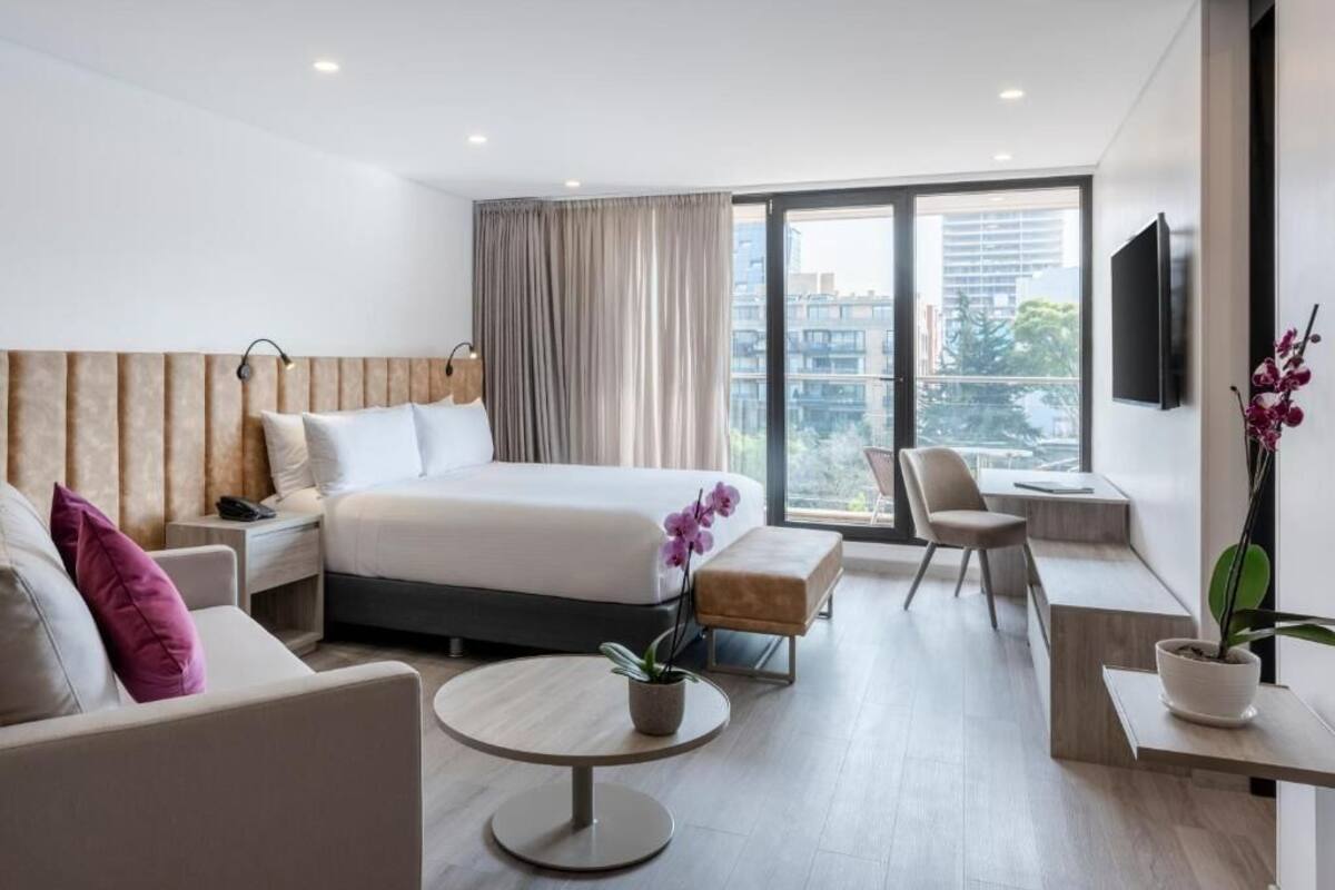 Deluxe Studio Suite, Park View | Premium bedding, down comforters, pillowtop beds, desk